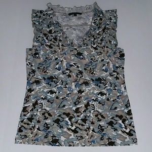 CUTE, SEXY, FLATTERING VNECK SLEEVELESS BLOUSE MED